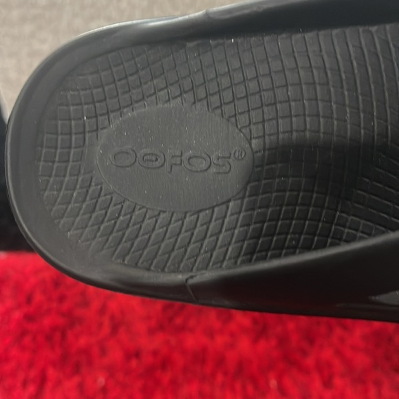 OOFOS Black women’s/men's Sandals - Picture 3 of 5